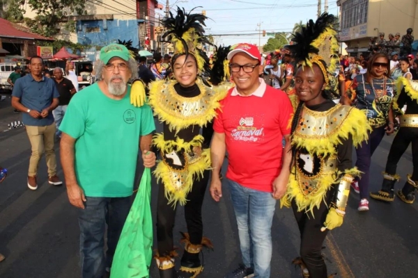 Presidente de la CPADB asiste a desfiles de carnaval en Cristo Rey