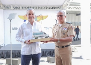 Rolfi Rojas, acompaña al presidente Abinader a Inauguración planta ensamblaje de vehículos militares