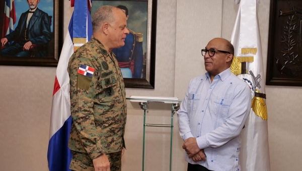 Presidente de la CPADB se reúne con el Ministro de Defensa
