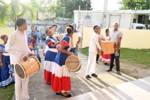 Entregas de instrumentos musicales en La Casa de la Cultura de Miguel Estrella