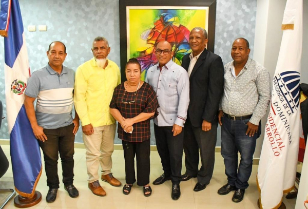 Rolfi Rojas recibe visita de comunitarios