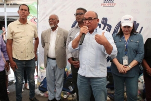 &iexcl;Seguimos caminando cerca de la gente!