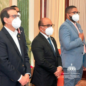 Rolfi Rojas Guzmán, presidente CPADB asiste entrega premio Nacional de Medicina