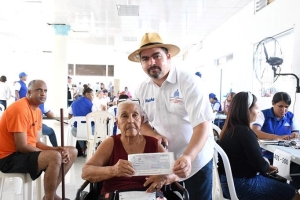 CPADB continua entrega de  Bonos Apoyo Familiar en La Caleta