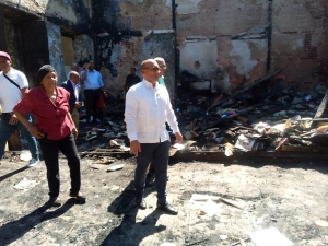 Rolfi Rojas fue en auxilio de cinco familias que fueron afectadas por un voraz incendio