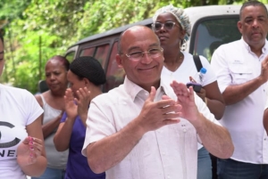 &iexcl;En el barrio, construyendo dignidad!