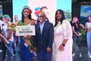 Presidente de la CPADB asiste a elección y coronación de reina de belleza Miss Mirada 2025