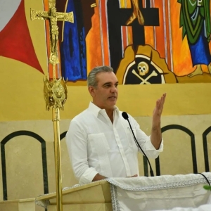 Rolfi Rojas acompaña al presidente Abinader a entrega de Iglesia