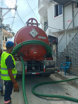 CPADB realiza limpieza de pozos sépticos en barrios de la capital