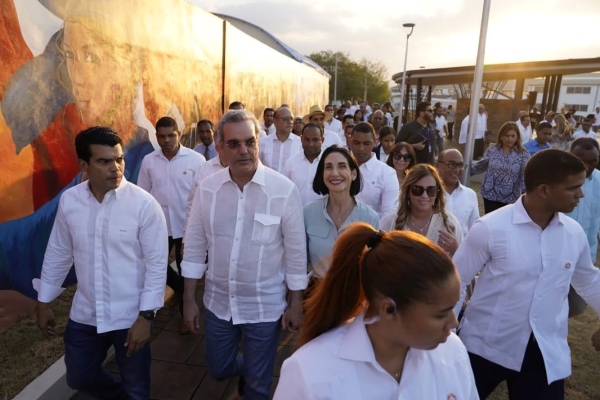 Presidente Abinader realiza recorrido por Santiago