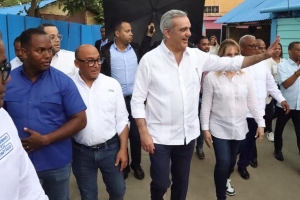 Presidente Abinader da a conocer programa El Gobierno Contigo