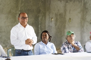 Presidente de la CPADB y Padre Rogelio se reúnen con autoridades de San Juan y Elías Piña