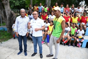 Presidente CPADB entrega utilería a club Las Patronas