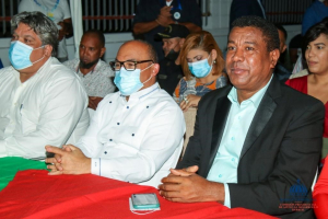 Presidente de la CPADB asiste a encendido  árbol navideño en Pedro Brand