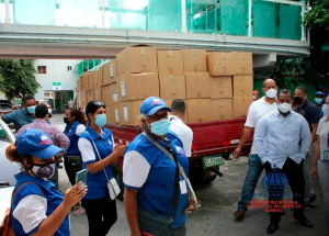 Presidente de la CPADB entrega overoles médicos y batas quirúrgicas