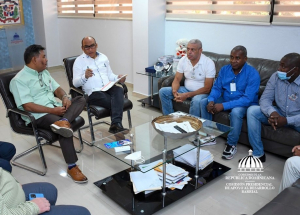 Rolfi Rojas recibe visita de comisión de pequeños comerciantes detallistas