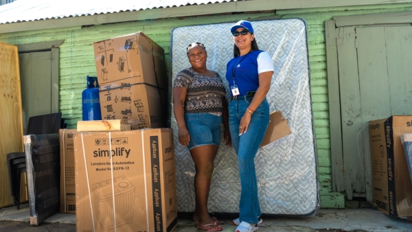 Presidente de la  CPADB va en auxilio  de familias en Azua