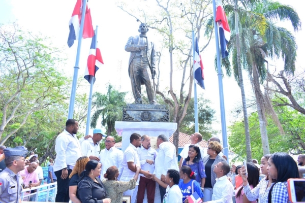 CPADB y FREBADECO develan estatua de Juan Pablo Duarte en La Victoria en SDN