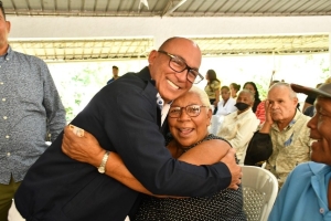 CPADB entrega electrodomésticos a moradores Ensanche Quisqueya