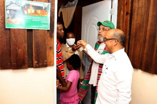 CPADB entrega casa en La Guasara de Samaná