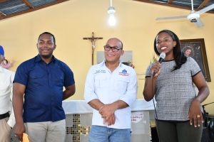 Presidente de la CPADB entregó ayuda en Los Alcarrizos