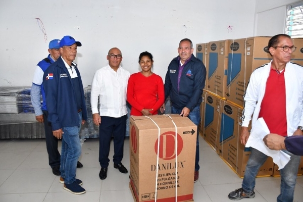 CPADB entrega electrodoméstico a damnificados